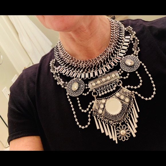💥GORGEOUS💥 UNIQUE STATEMENT NECKLACE💥